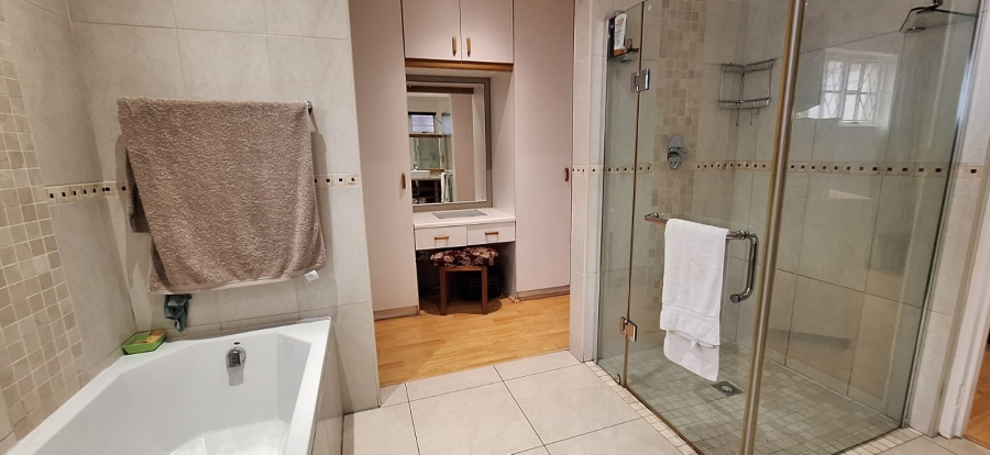 5 Bedroom Property for Sale in Elfindale Western Cape